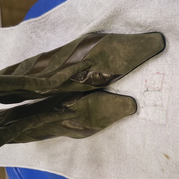 Boots - Picture 4 of 4